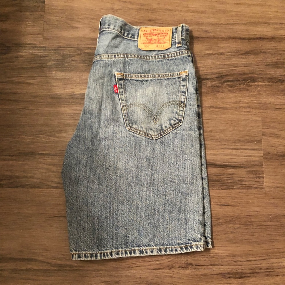 Bundle and save ‼️ Men’s Levi’s denim shorts